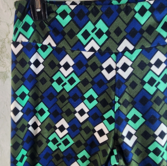 LuLaRoe Tall & Curvy Leggings - Picture 3 of 13